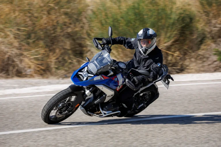 Lire la suite à propos de l’article Les Avancées Technologiques BMW Motorrad : Comment Elles Transforment l’Expérience de Conduite en 2024