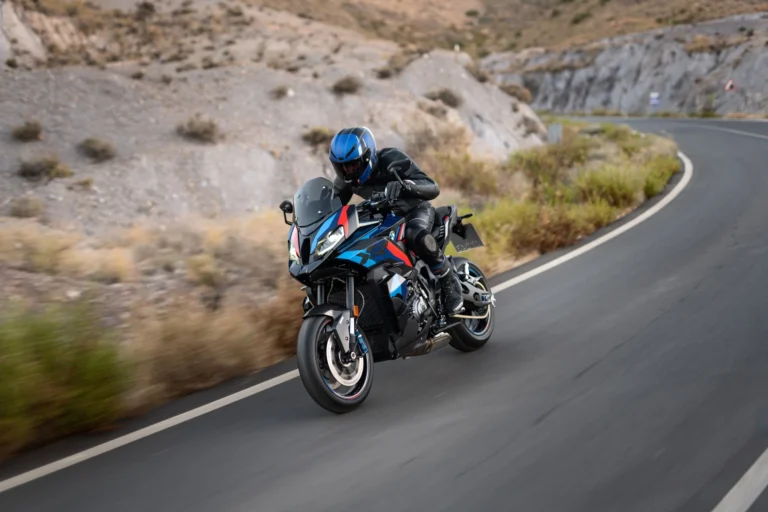 Lire la suite à propos de l’article BMW M 1000 XR (2024) : La quintessence du Sport-Touring réinvitée
