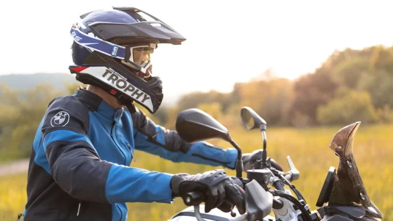 Lire la suite à propos de l’article Gants moto BMW : Comment bien choisir sa paire ?