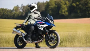 Lire la suite à propos de l’article Pantalon moto BMW : Le guide complet pour bien choisir (sécurité, confort, technologies)