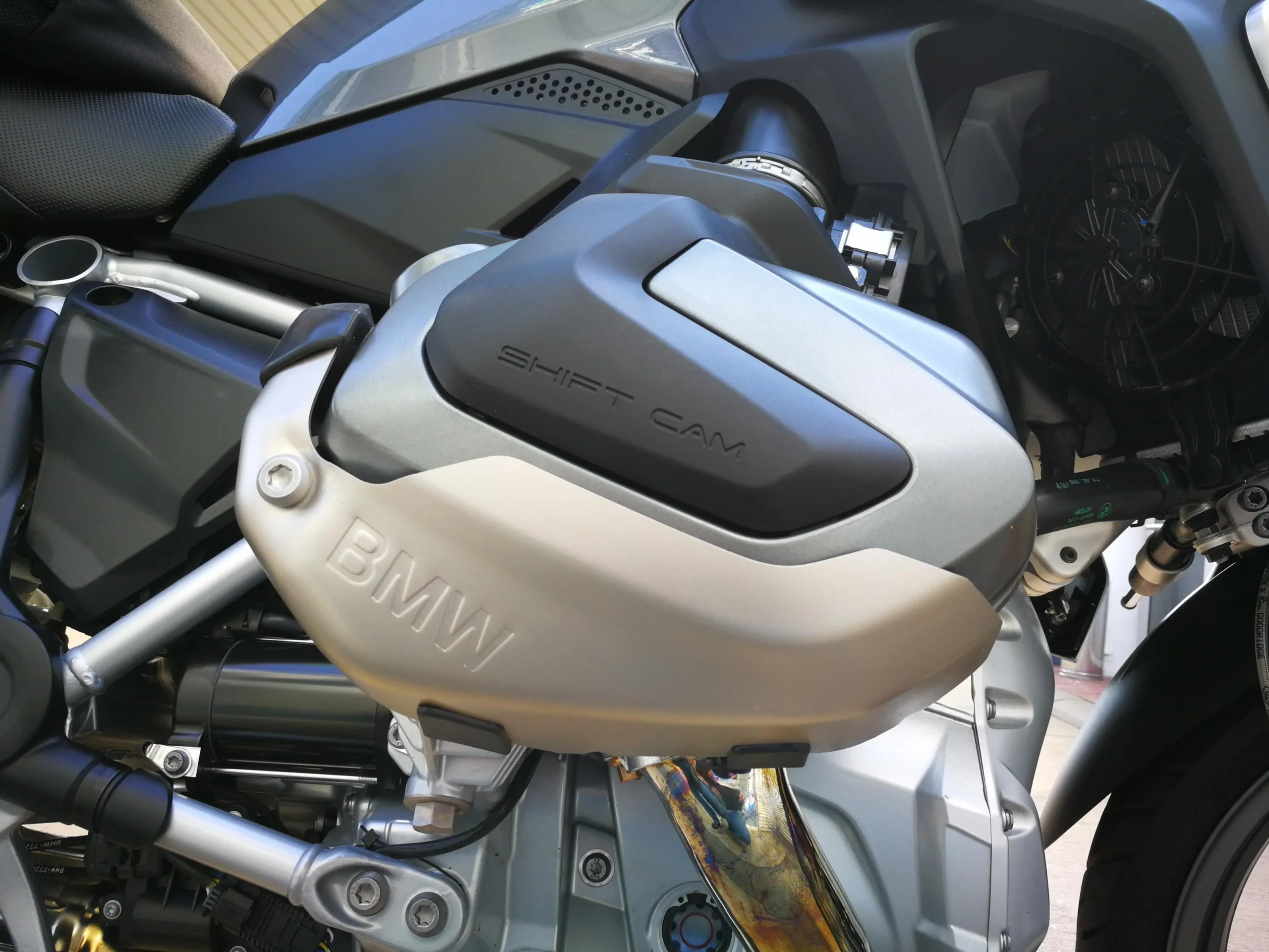 bmw-moto-protection-couvre-culasse-acier-inox-r1250gs-r1250gsa-r1250rt-r1250r-r1250rs