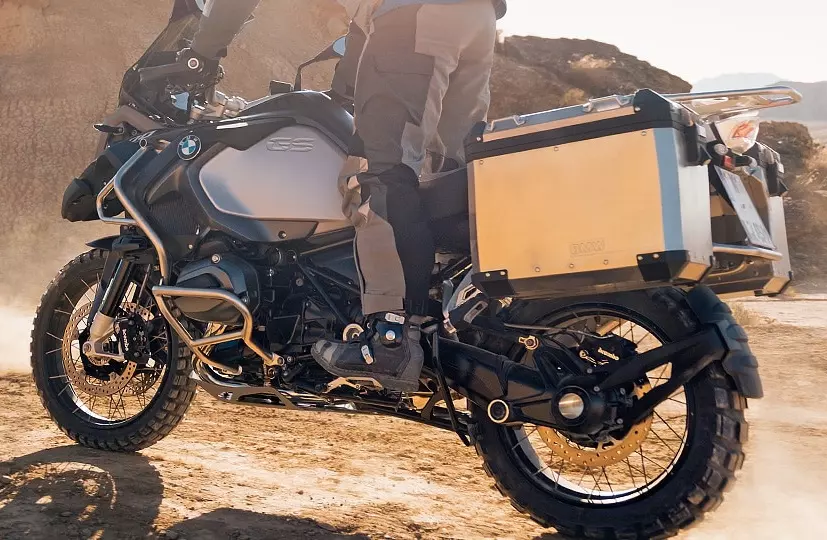 You are currently viewing Les 5 Meilleurs Accessoires BMW Motorrad pour Améliorer Votre Expérience de Conduite