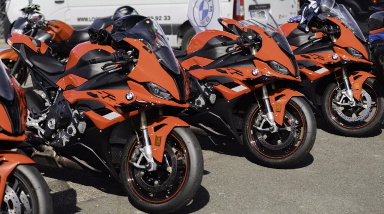 Lire la suite à propos de l’article TrackDays BMW Motorrad BymyCAR 2025 : Retour sur une journée exceptionnelle au Circuit Carole
